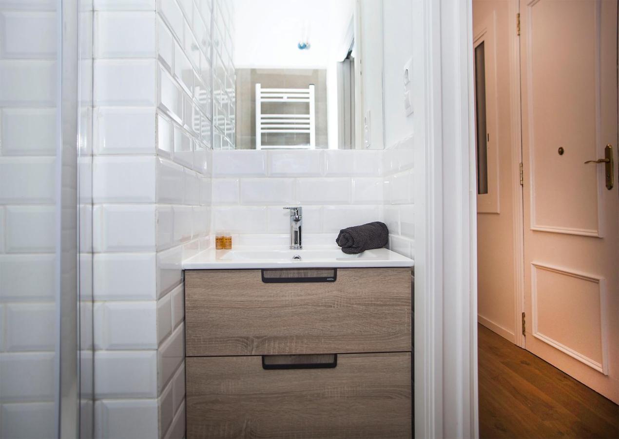 Mai & Maud Ronda Apartment Барселона Екстериор снимка